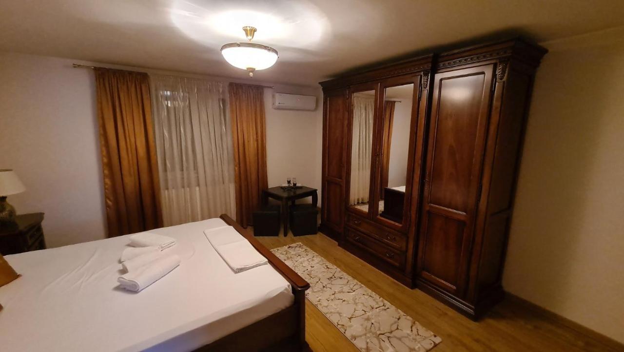 Casa Luca Hotel Moldova Noua Exterior foto