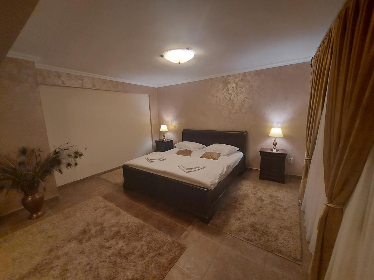 Casa Luca Hotel Moldova Noua Exterior foto