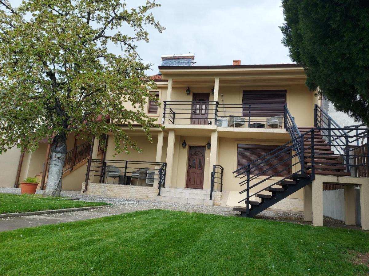 Casa Luca Hotel Moldova Noua Exterior foto